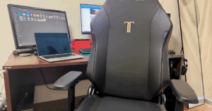 TITAN Evo Stealthを1年使ったレビュー：大柄ゲーマーに最適なゲーミングチェア