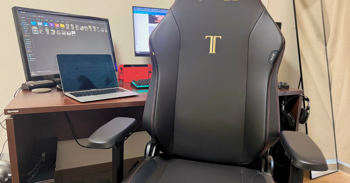 TITAN Evo Stealthを1年使ったレビュー：大柄ゲーマーに最適なゲーミングチェア